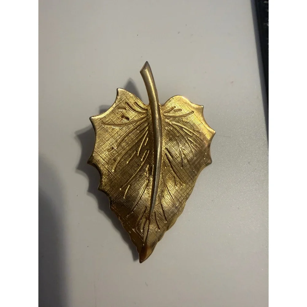Gold Tone Textured Leaf Brooch Pin Botanical Nature Jewelry 2 Inch